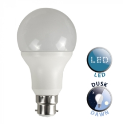 B22 LED Dusk Till Dawn Sensor Bulb White/Frosted