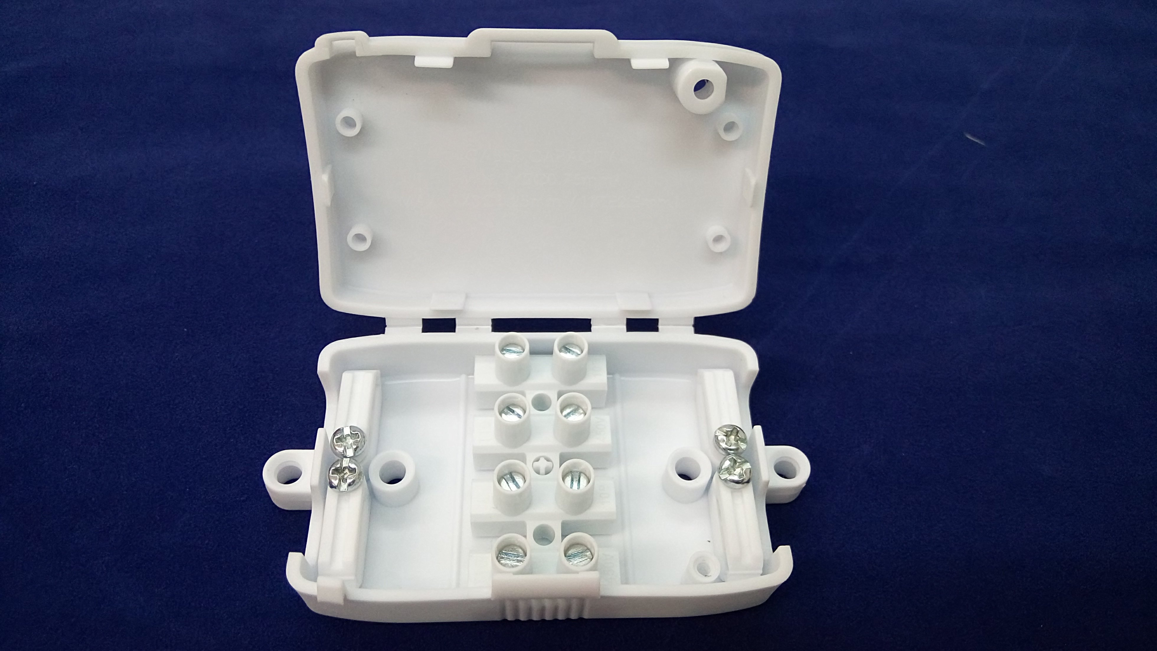 JUNCTION CONNECTION BOX, WHITE WITH 4 POLE SCREW TERMINAL.