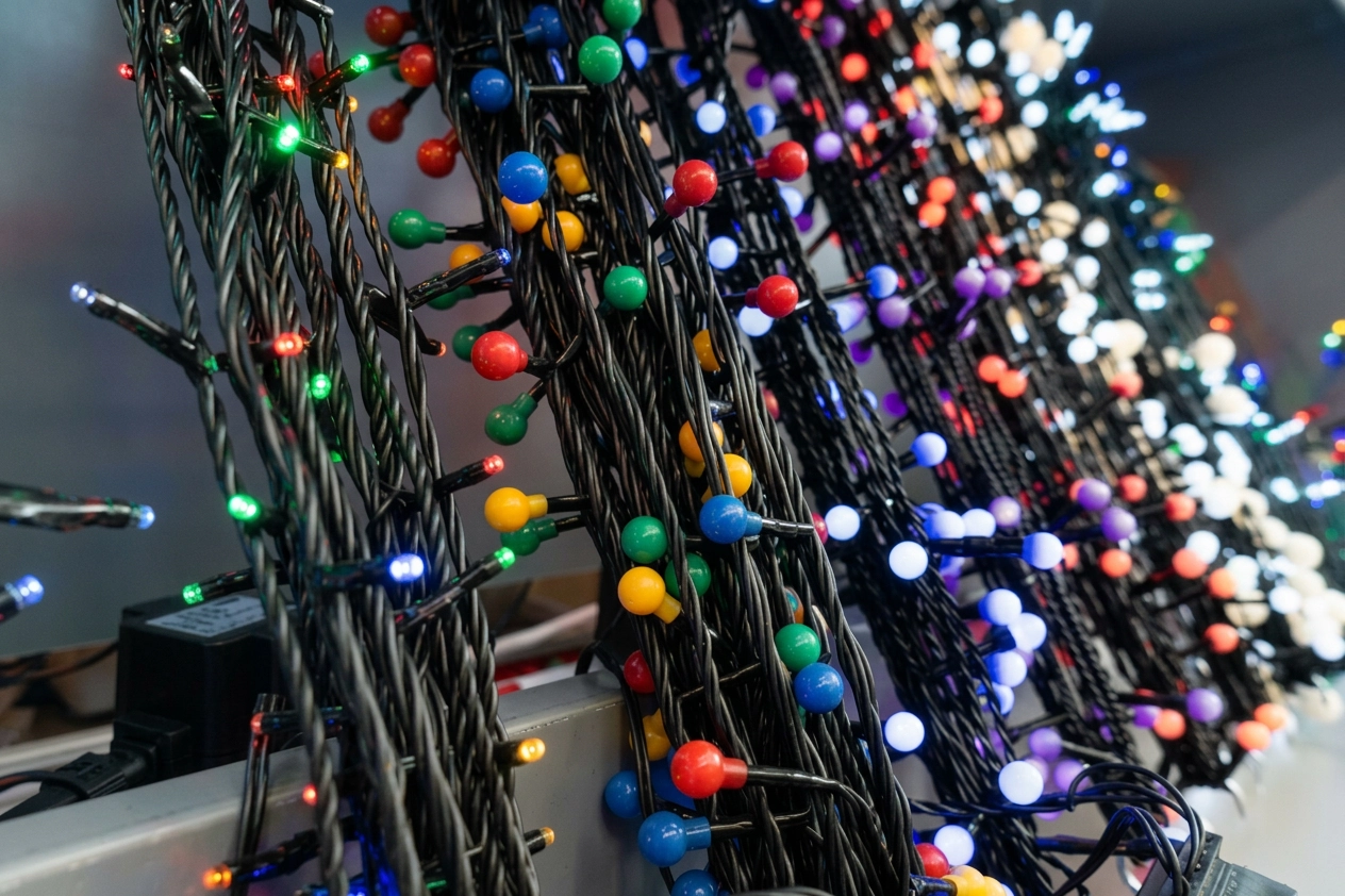 How to reduce the cost of seasonal lights